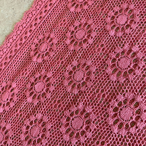 Floral Wheel Galloon Stretch Lace in Dusky Pink & Red (21cm wide) - 1m