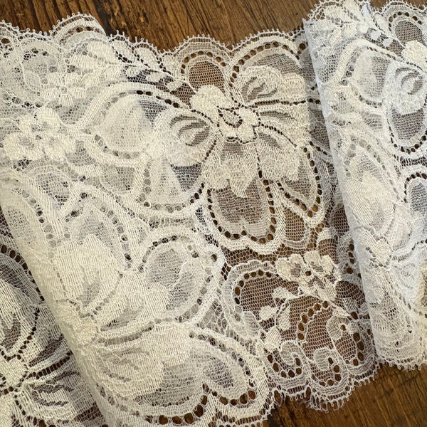 Ivory / Greige Vintage Floral “Carnation” Nottingham Leaver's Lace (13cm Wide)- 1m