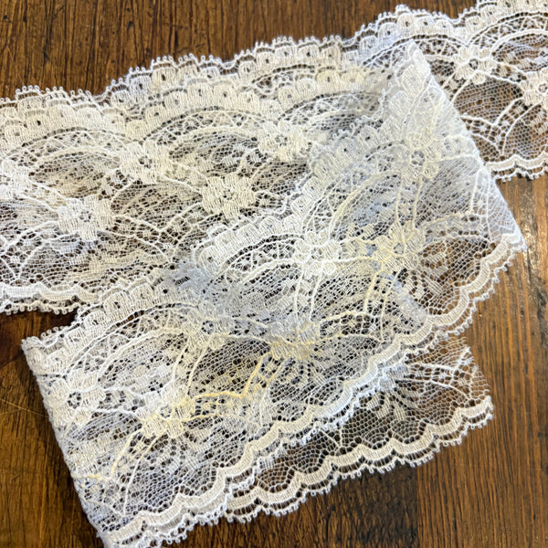 Ivory / Greige Vintage Floral “Rose Arch” Nottingham Leaver's Lace (6.4cm Wide)- 1m