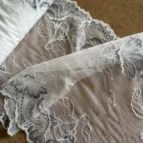 White & Cool Grey Blue Stretch Galloon Lace (24.5cm Wide) - 1m