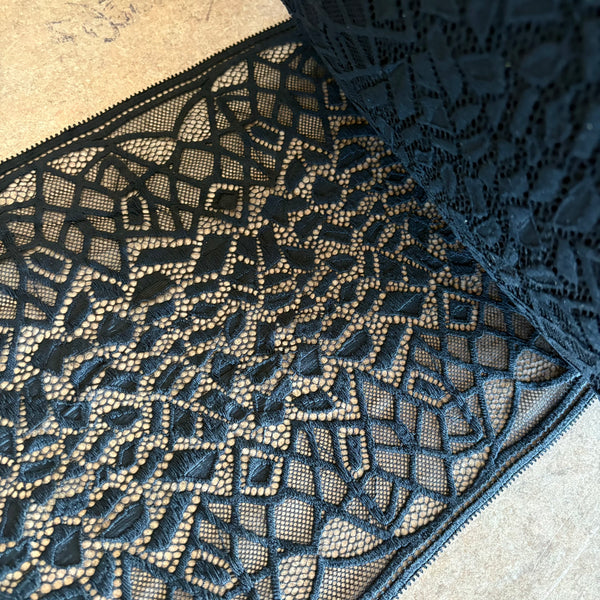 Black, Lava Red and French Blue “Giraffe” Stretch Galloon Lace (22cm Wide) - 1m