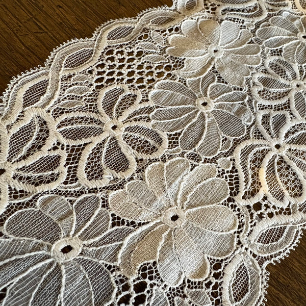 Ivory / Greige Vintage Floral “Daisy” Nottingham Leaver's Lace (13cm Wide)- 1m