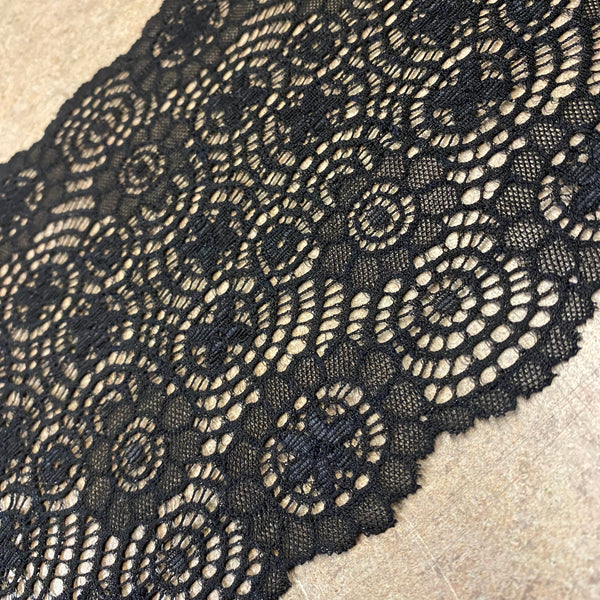 “Old Gold” & Black Chanty Stretch Galloon Lace (16cm Wide) - 1m