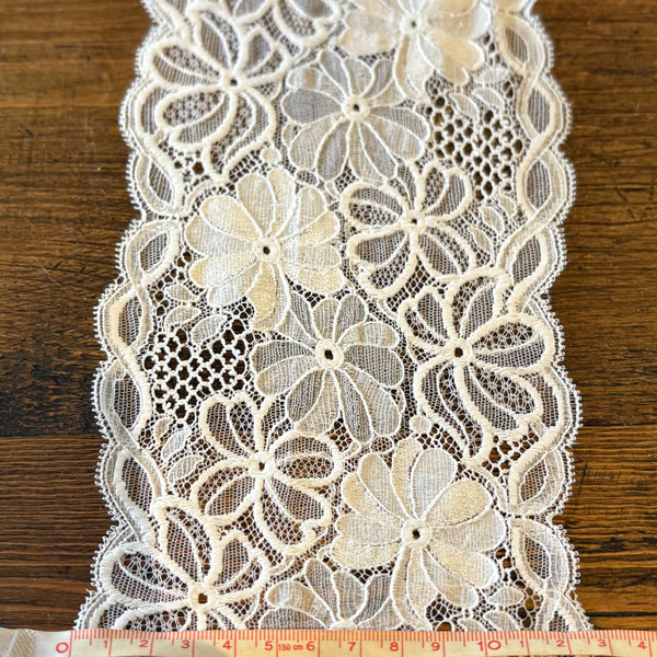 Ivory / Greige Vintage Floral “Daisy” Nottingham Leaver's Lace (13cm Wide)- 1m