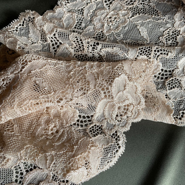 Beige / Champagne / Pale Skin Floral Narrow Stretch Lace (17cm wide) - 1m