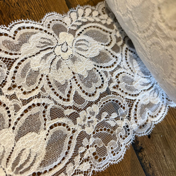 Ivory / Greige Vintage Floral “Carnation” Nottingham Leaver's Lace (13cm Wide)- 1m