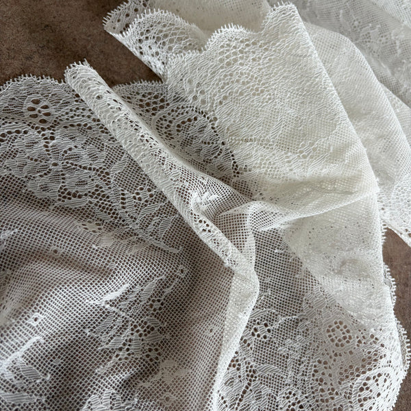 Ivory Floral “Wheel” Stretch Galloon Lace (24.5cm Wide) - 1m