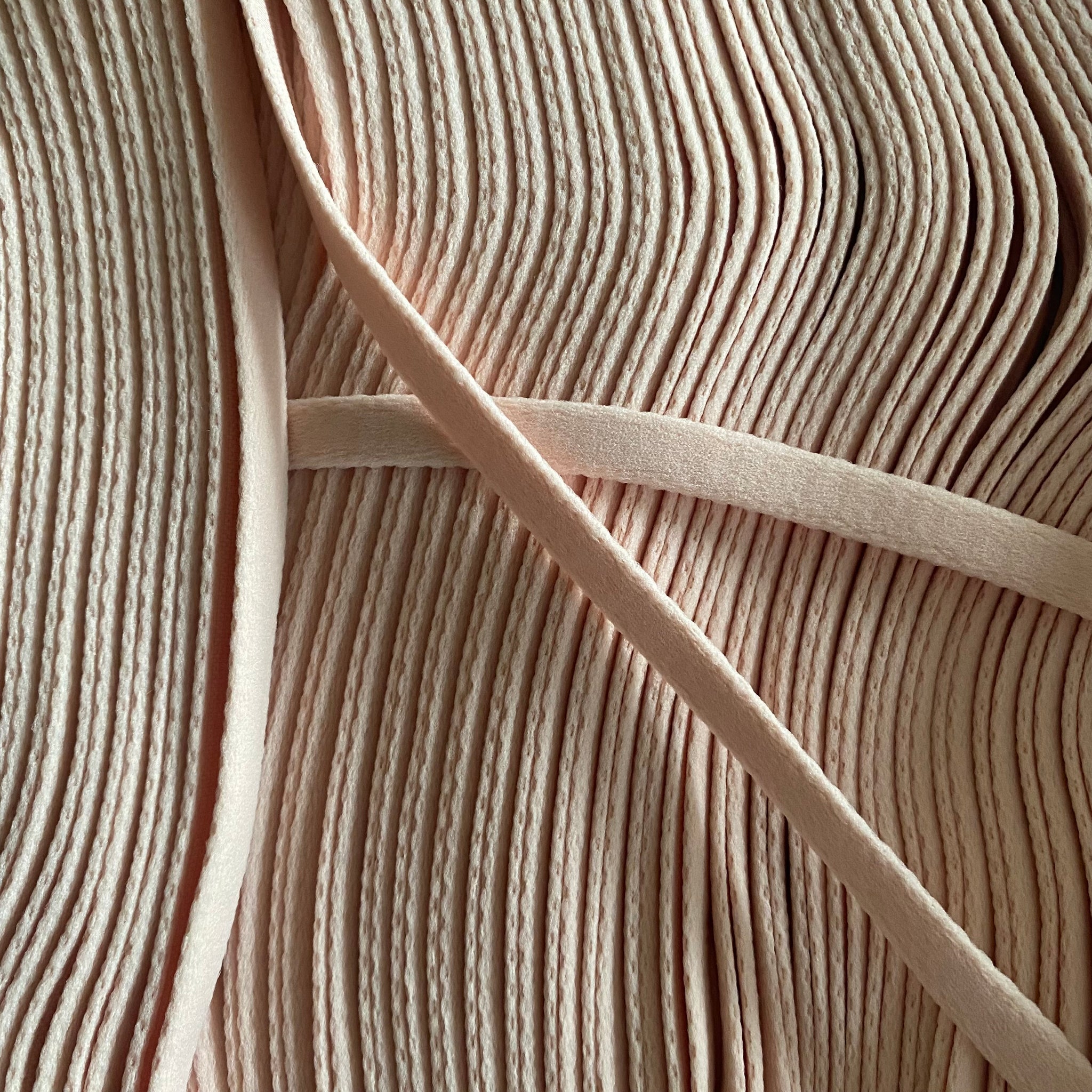 Canalisation de boîtier en fil de peluche « Fortitube » de 10 mm de couleur pâle - (10 m)