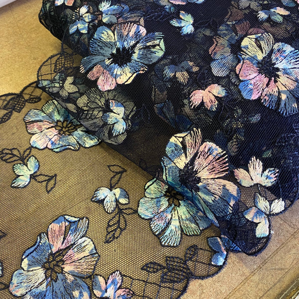 Bordure de galon brodée florale noire et multicolore « dentelle » (18 cm de large) - 1 m