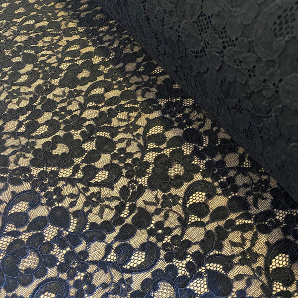 Blanc cassé ivoire &amp; noir &amp; cramoisi Sophie Hallette Allover Stretch Corded Lace Leavers (140 cm de large) - 1 m